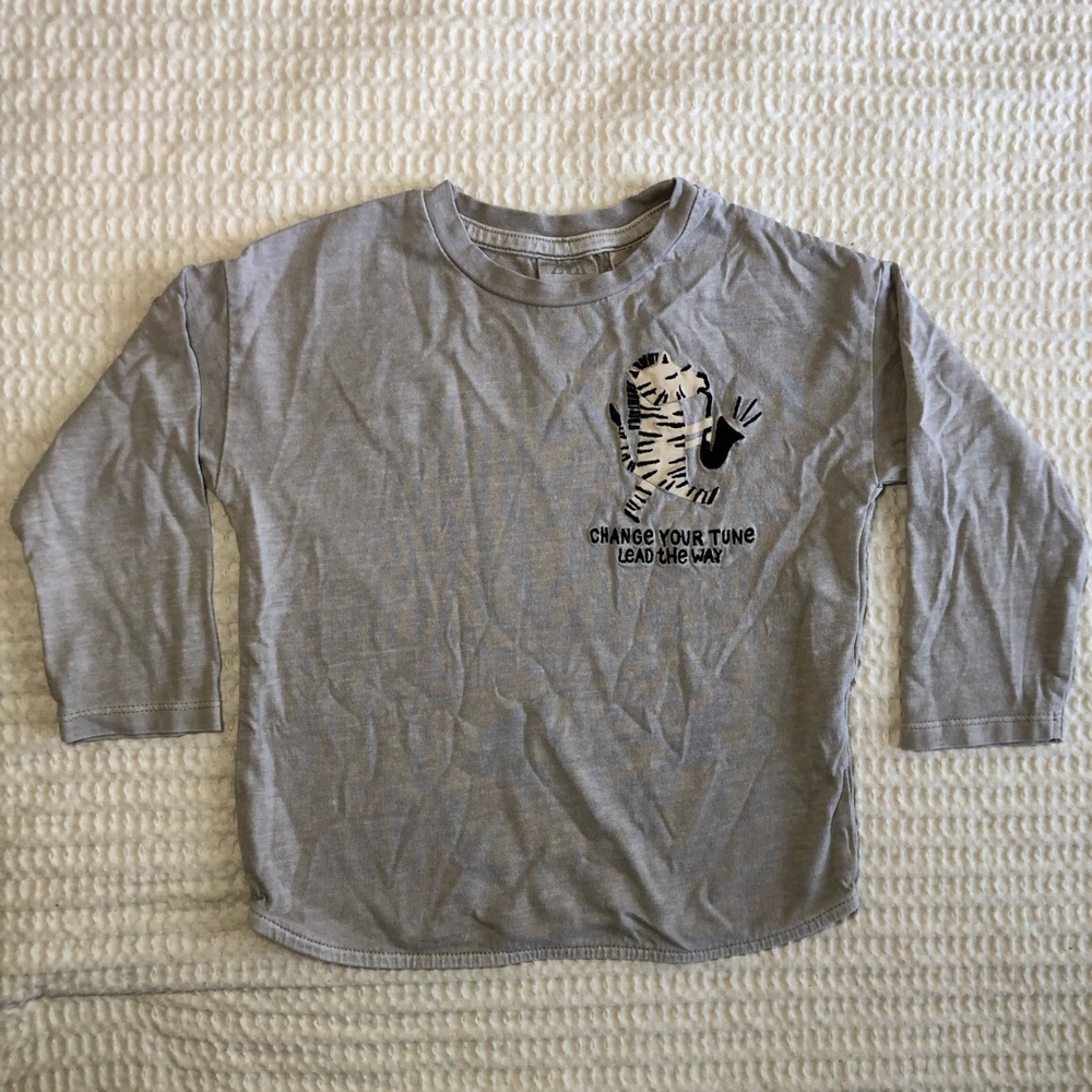 Zara Toddler Light Gray Long Sleeve Tee with Zebra Graphic Size 18-24 months
